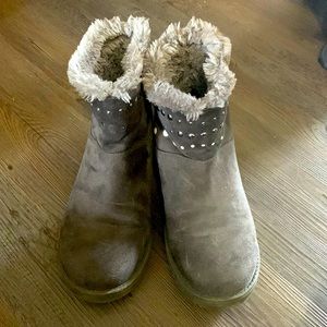 These are gray, size 71/2 ankle boots with gray fuzz on the inside